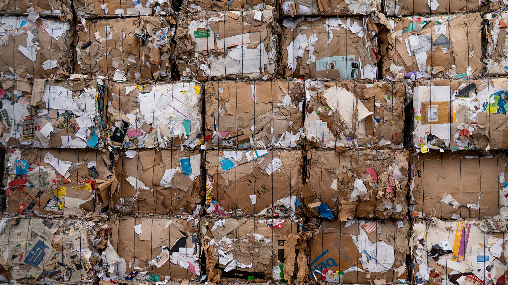 Compacted trash by Alex Fu from Pexels