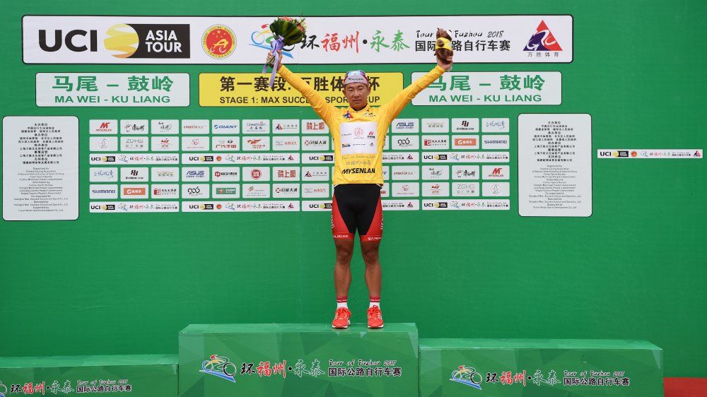 Lyu Xianjing on the podium at the Tour of Fuzhou