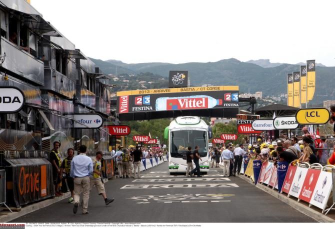 The Orica-GreenEdge bus almost caused a disaster on the finishline