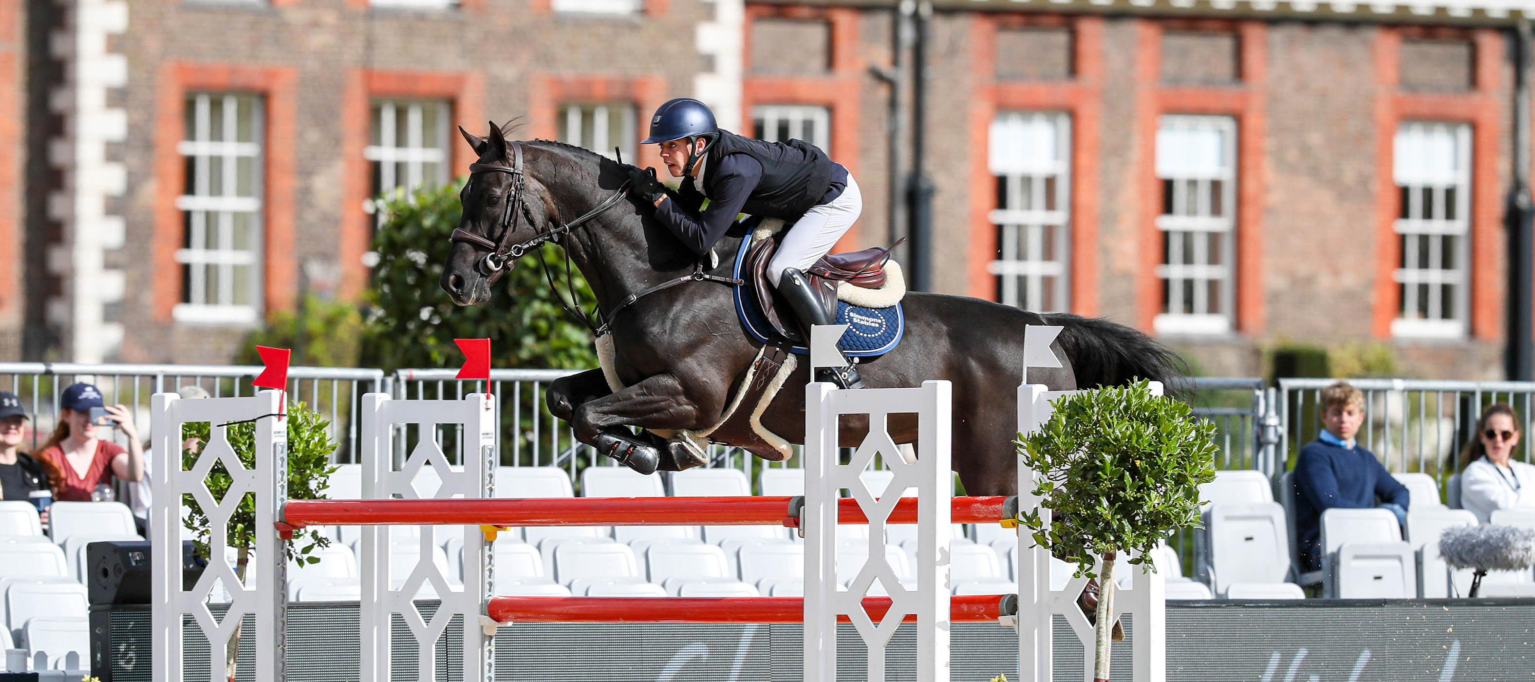 Izac Ketteridge and Galerius jump at Chelsea, winning the 1.40m CSI2* at the London Longines Global Champions Tour 2023