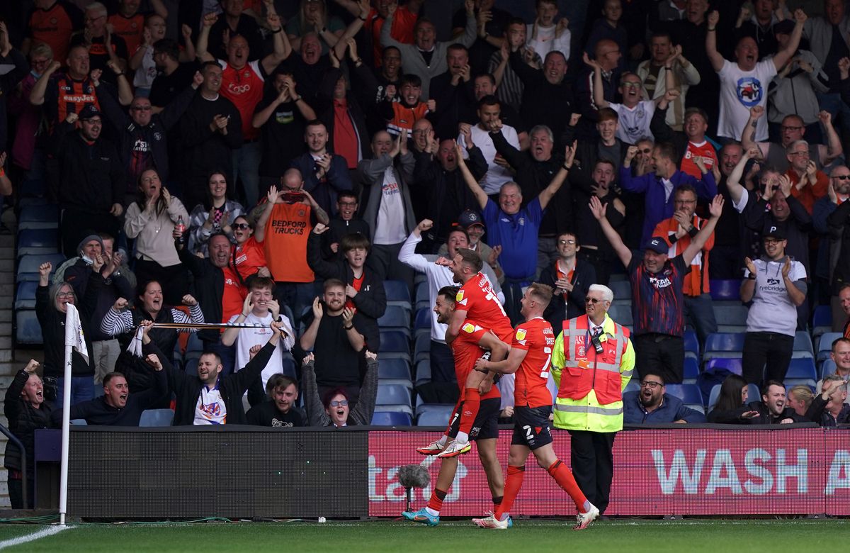 Luton Town v Reading – Sky Bet Championship – Kenilworth Road