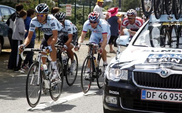 Alberto Contador heads to the peloton after his crash
