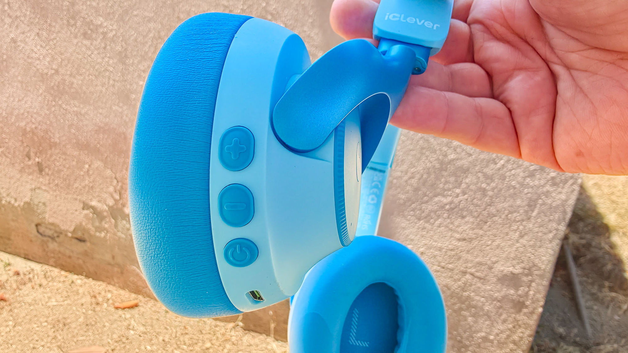 iClever Q950 kid headphones