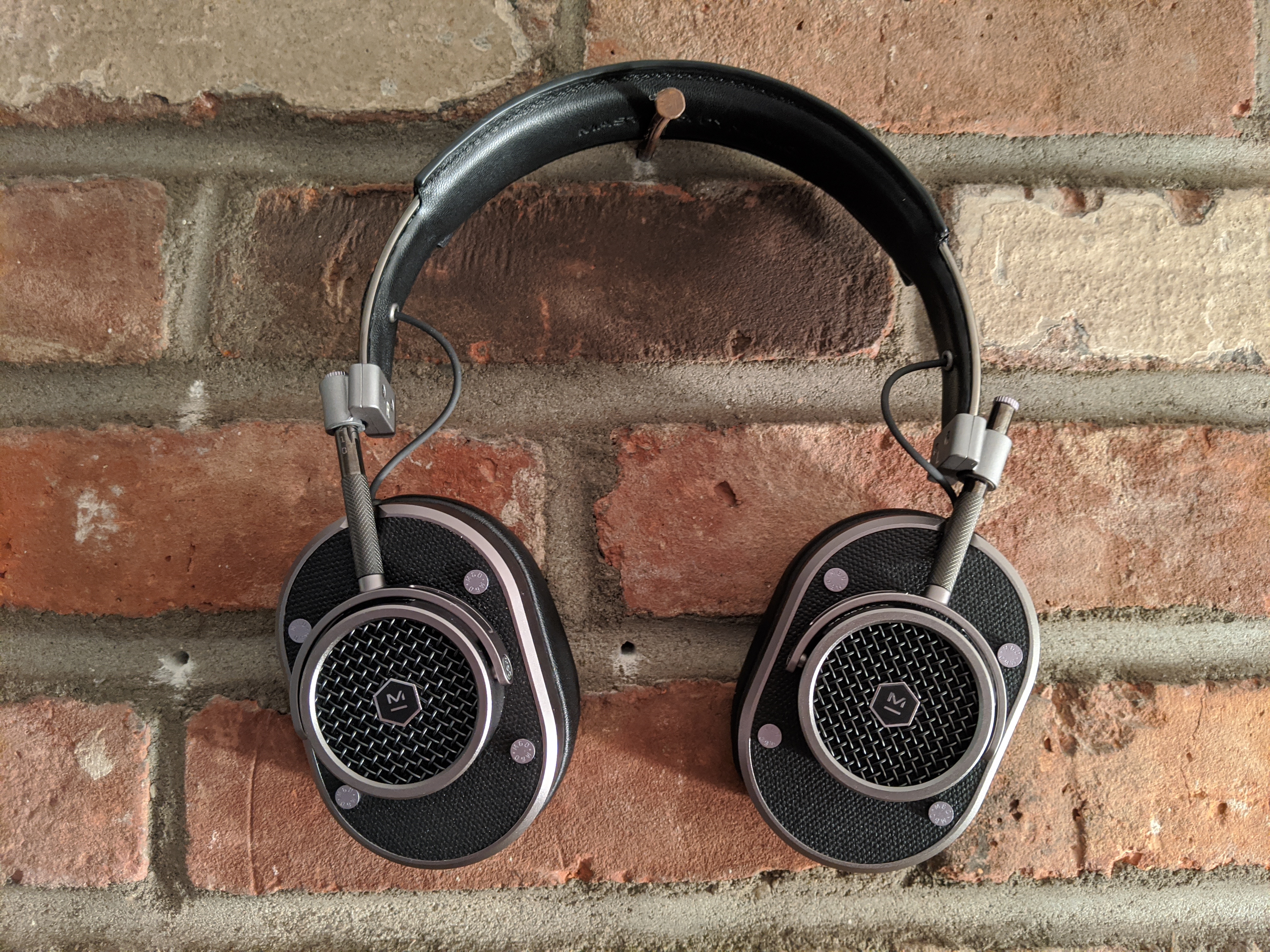 Master & outlet dynamic mh40 wireless