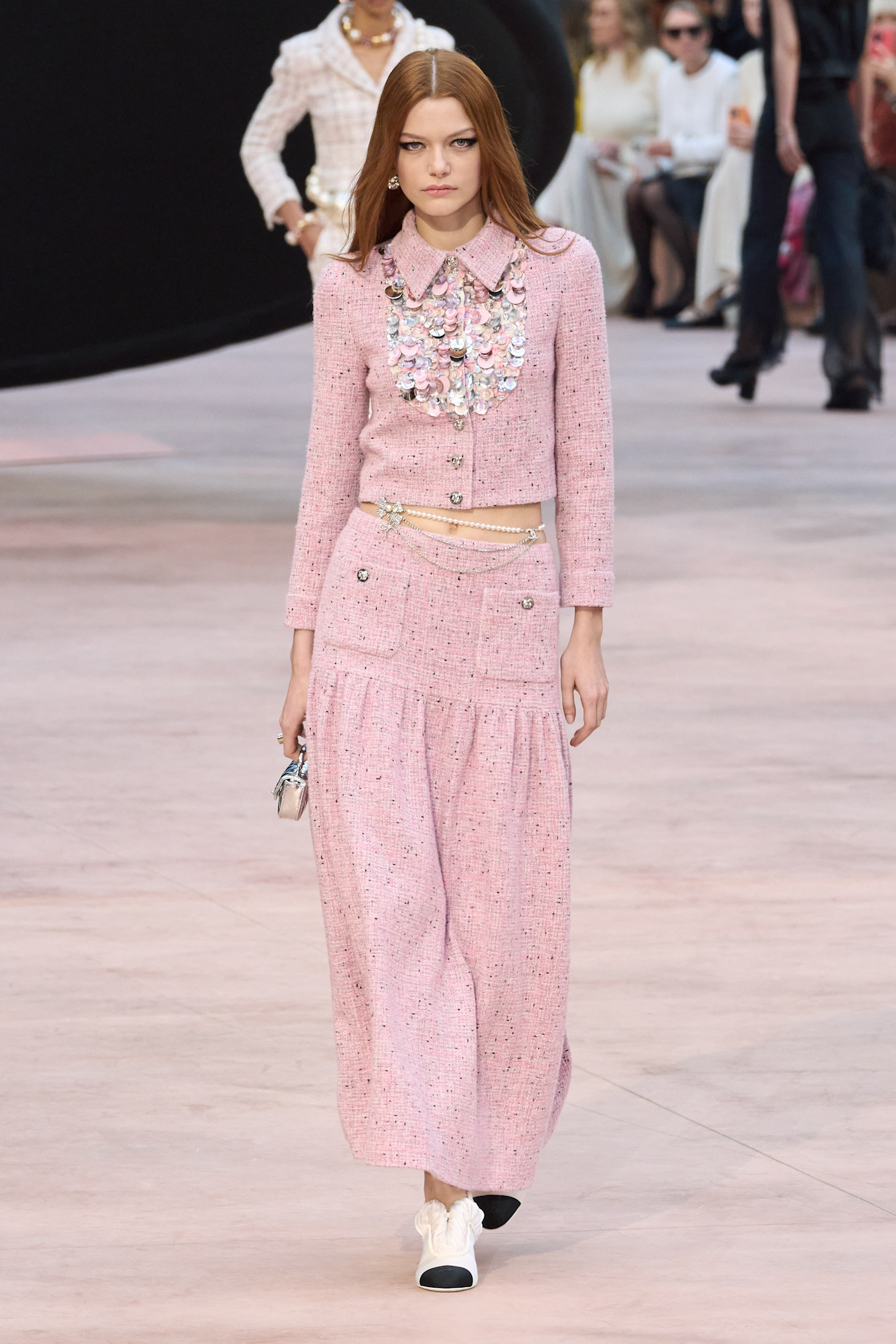 WINTER 2025 SKIRT TRENDS: DROP-WAIST SKIRTS AT CHANEL