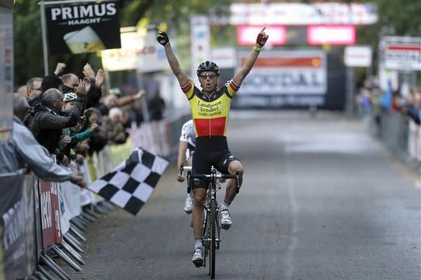 Sven Nys (Landbouwkrediet-Euphony) gets the win in Neerpelt