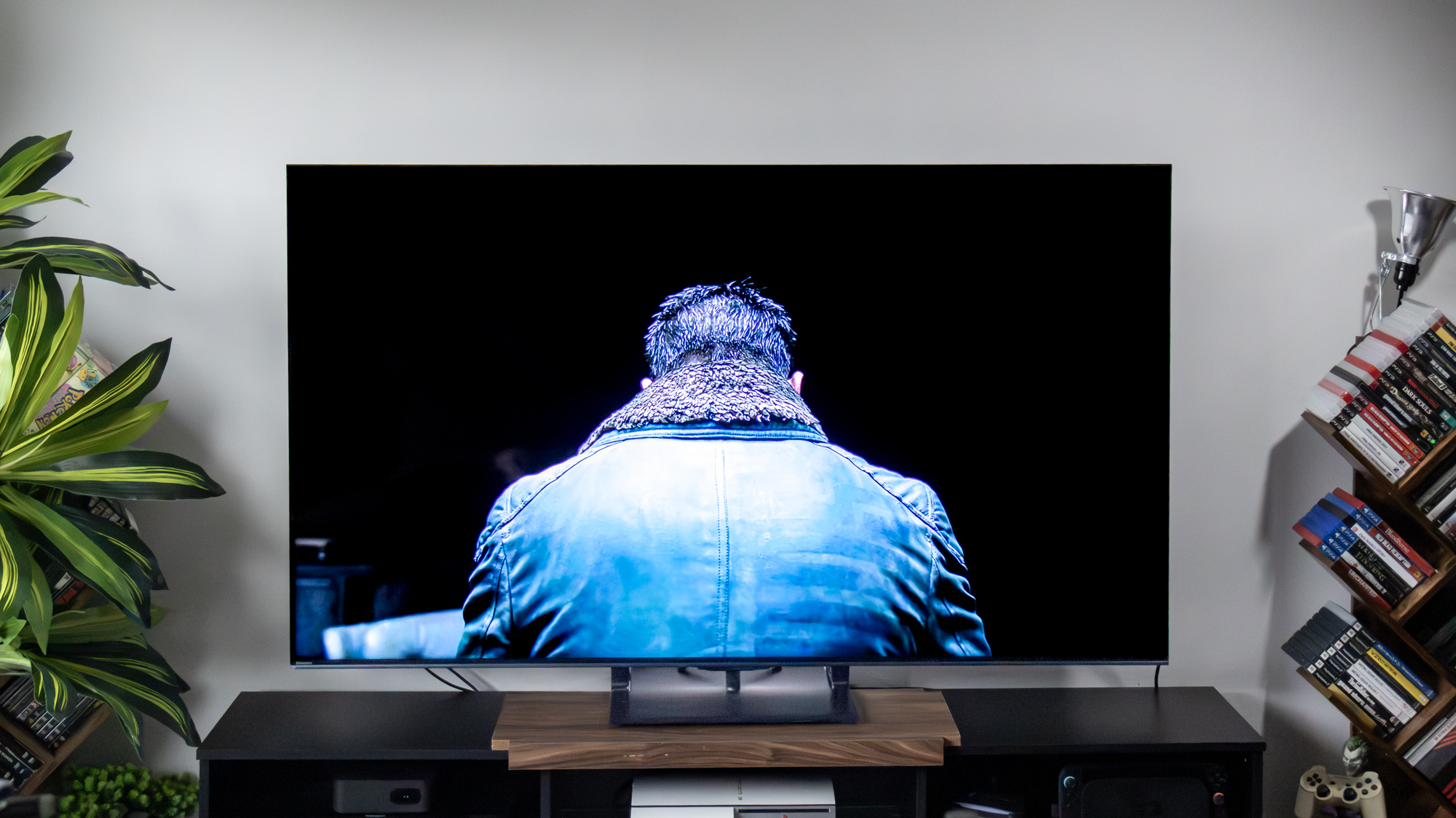 Hisense U75QG Mini-LED TV in an apartment