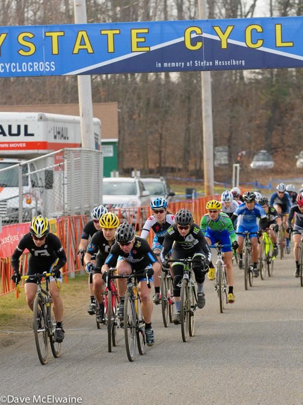 Laura Van Gilder and Andrea Smith leading out the women at the start