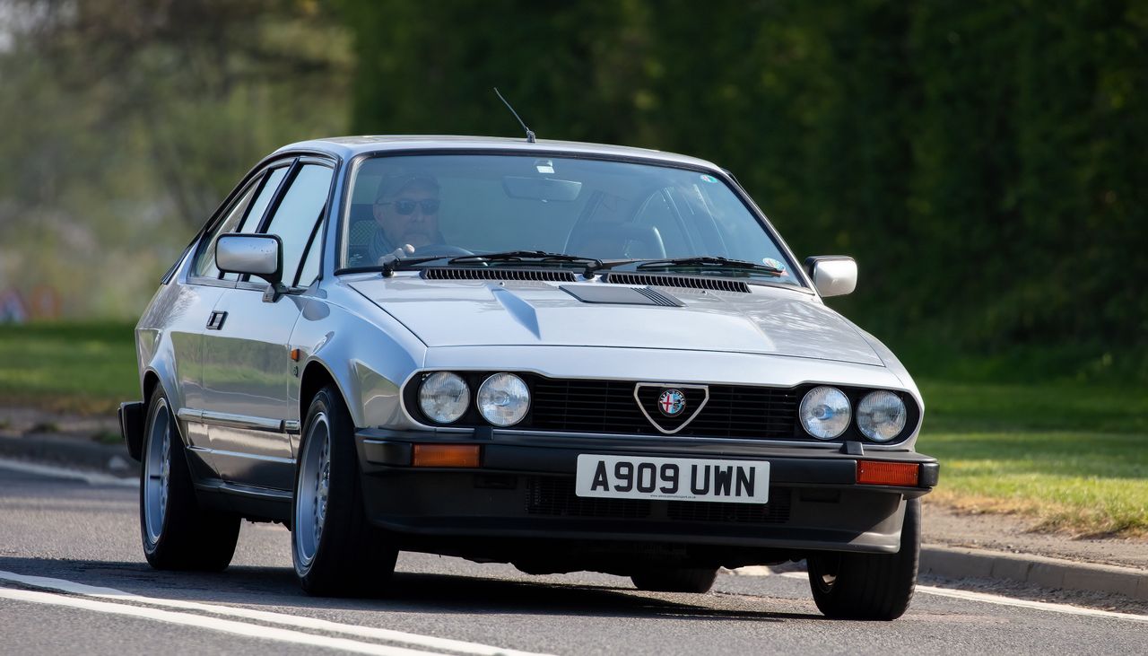 Alfa Romeo GTV 2000