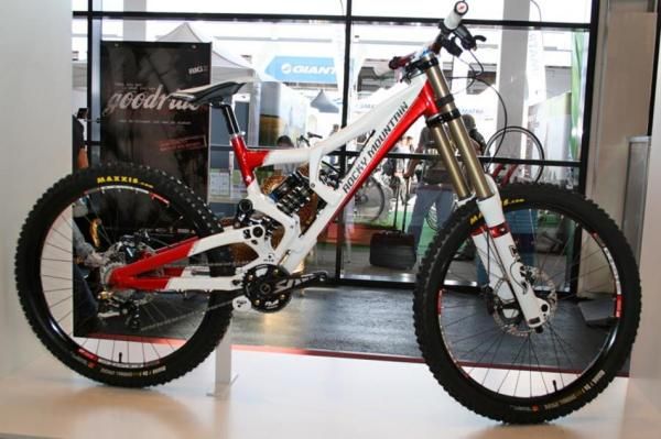 Rocky Mountain Flatline - this is what the pro-riders use.