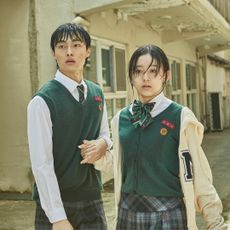 Yoon Chan-young as Lee Cheong-san, Park Ji-hu as Nam On-jo in All of us are Dead