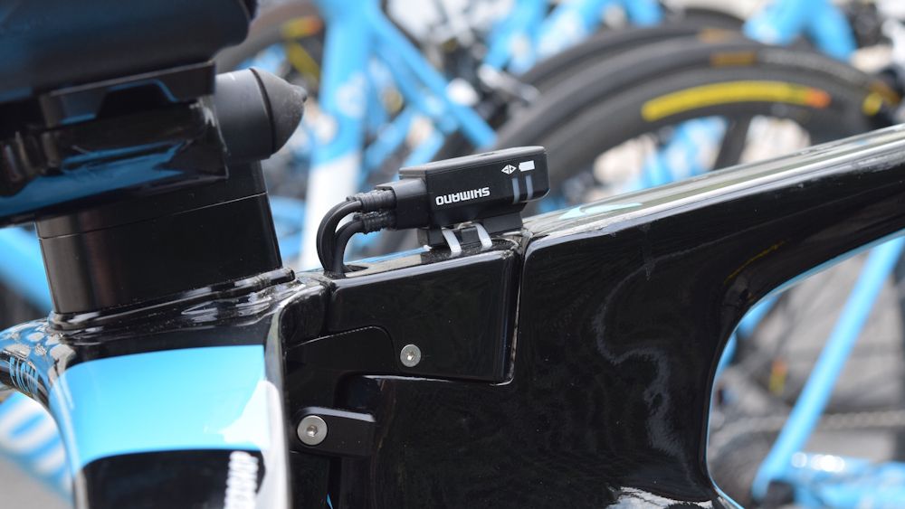 The Di2 junction box is cable-tied to the top of the steerer