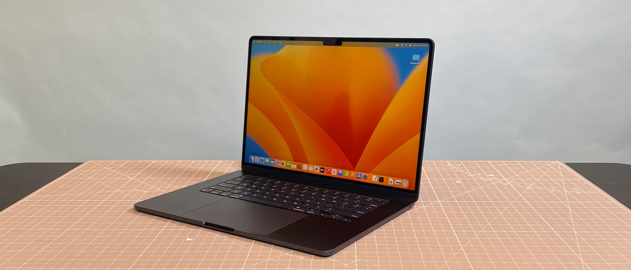 MacBook Air (15-inch) Review: The Big Apple | Tom's Hardware