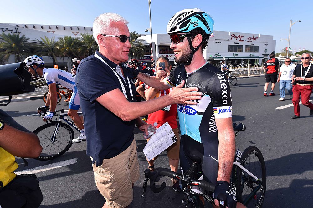 Cavendish congratulated by Etixx-QuickStep manager Patrick Lefevere