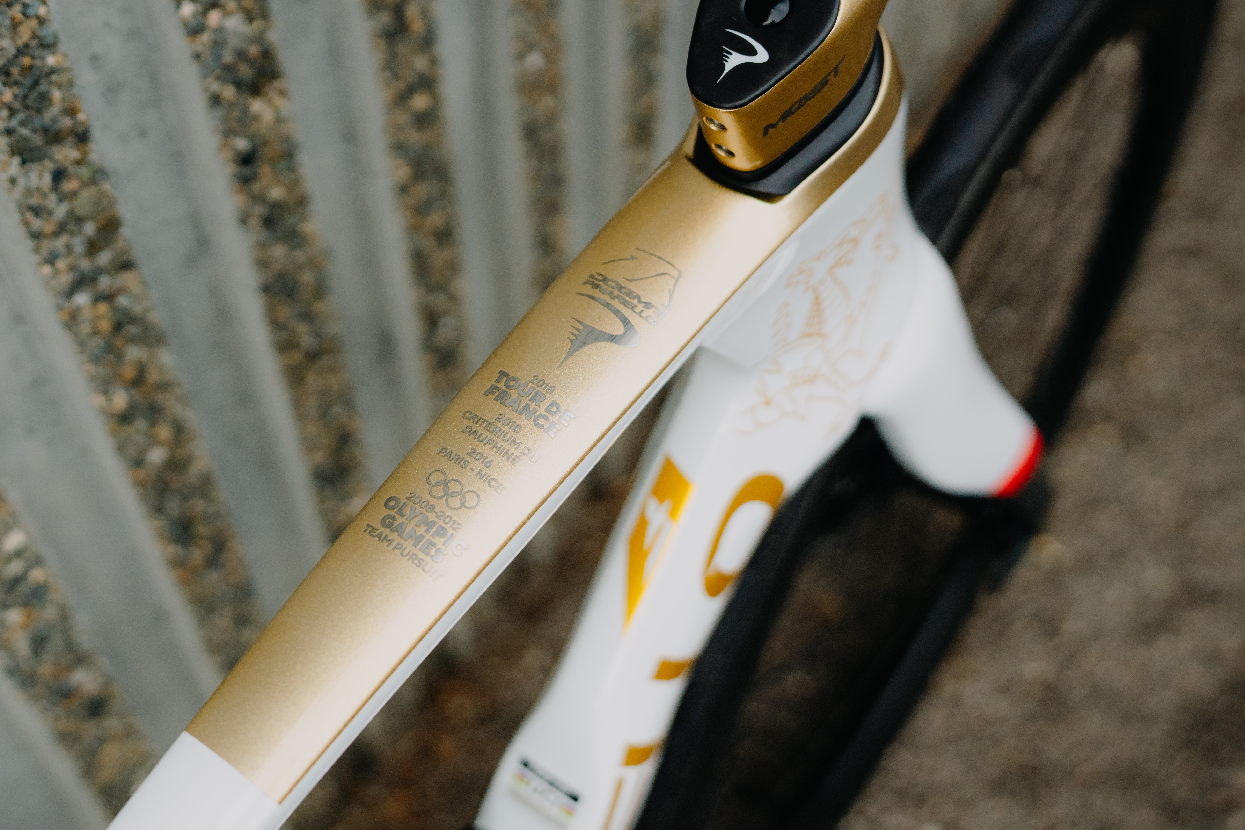 Various images of Geraint Thomas' special edition Ineos Grenadiers Pinarello Dogma