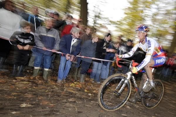 Zdenek Stybar (Fidea) on a tear early in the race.