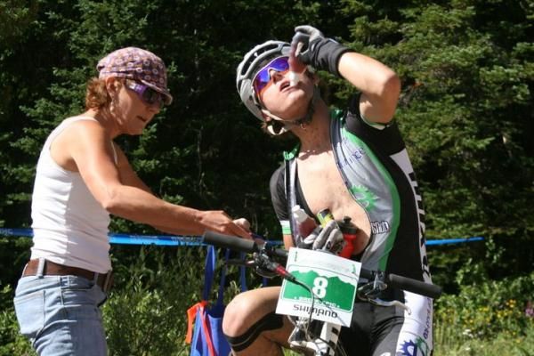 Sam Morrison (Epic Endurance) juggles his aid during Stage 4.