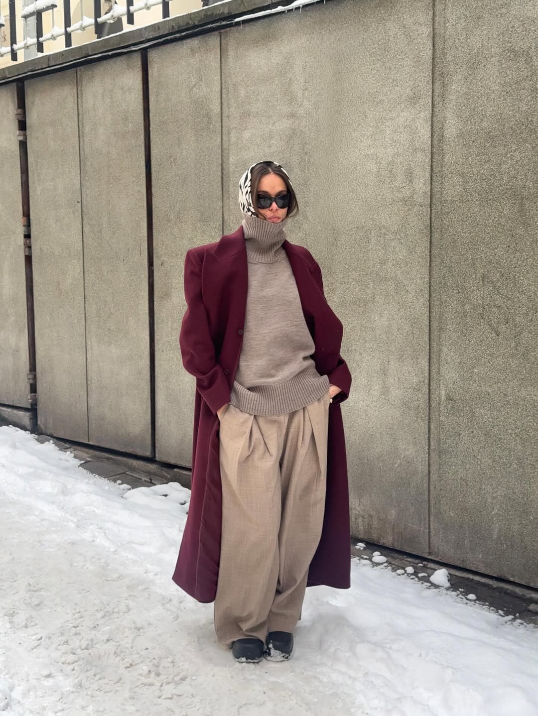 Woman wearing best outfit formula of 2026.