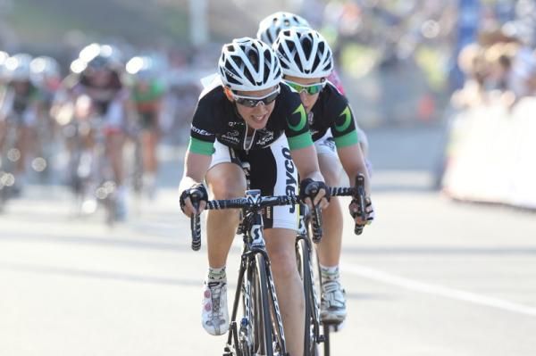 Tiffany Cromwell leads team-mate, Amanda Spratt (GreenEDGE) and Loren Rowney (Tota Rush), with an advantage over the bunch