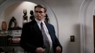 Arnold Schwarzenegger shows off his pregnant belly in Junior.