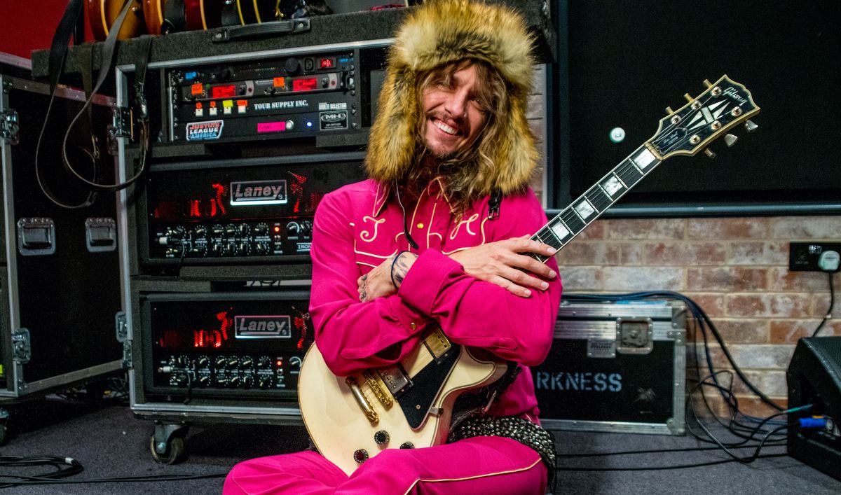 Justin Hawkins, surrounded by Laney amplifiers