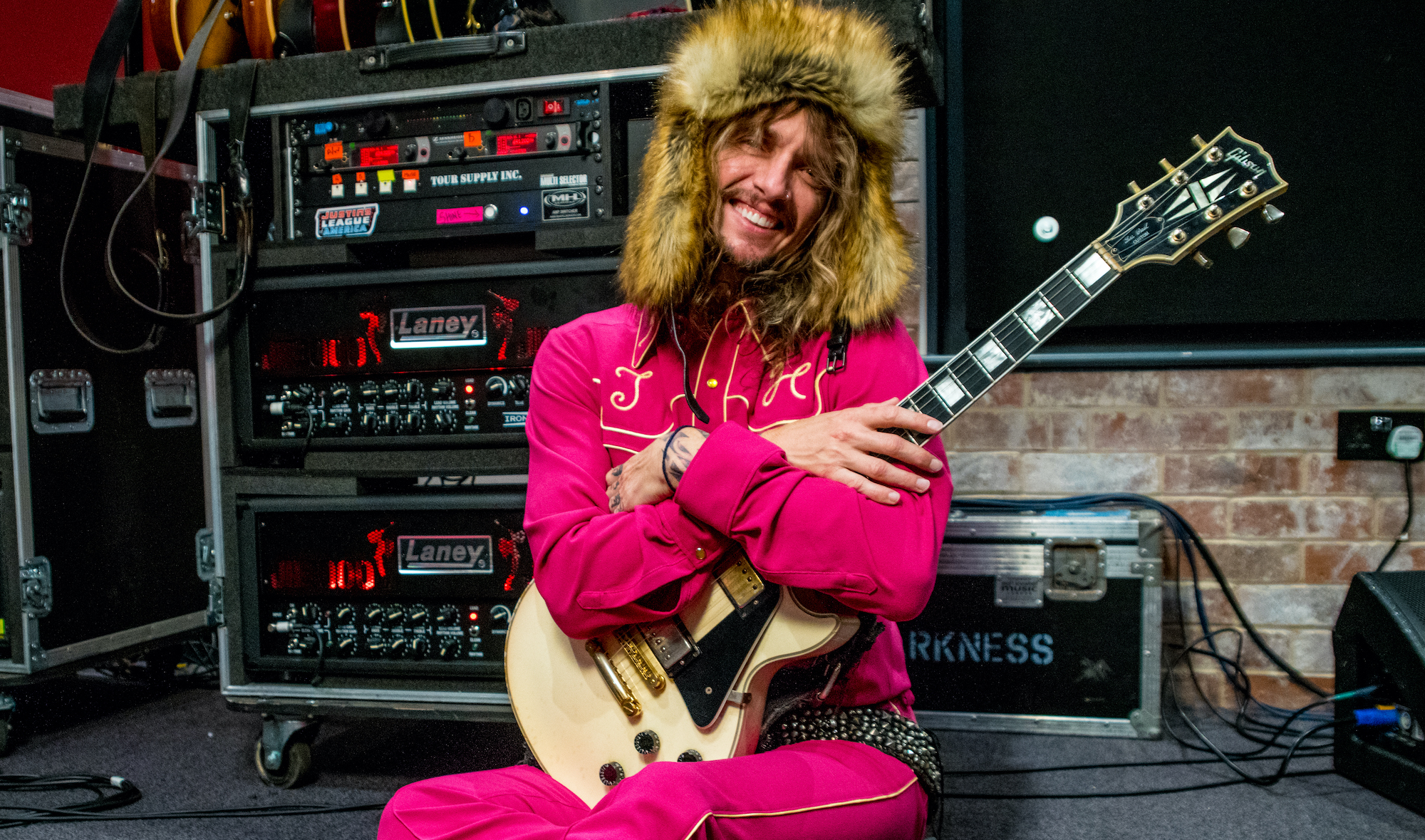 Justin Hawkins, surrounded by Laney amplifiers