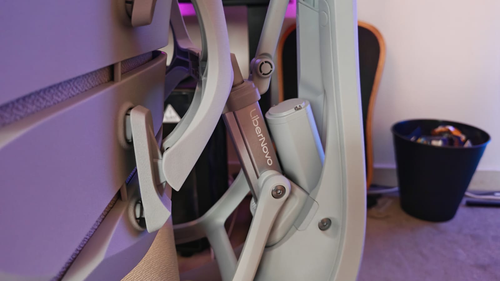 The motorized backrest of the LiberNovo Omni