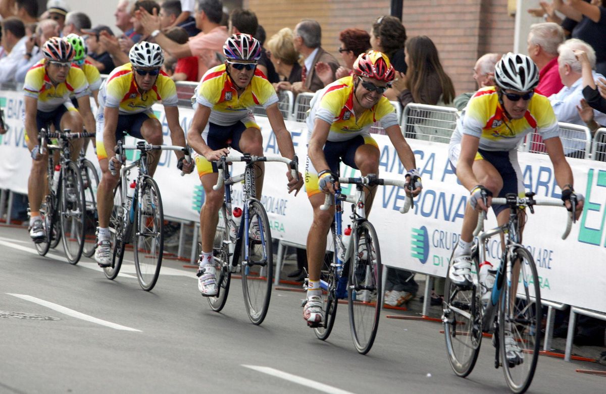 Spain head the bunch in 2004 en-route to Oscar Freire's third world title