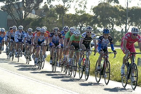 The large bunch that formed at the front of the race around the 30km mark.