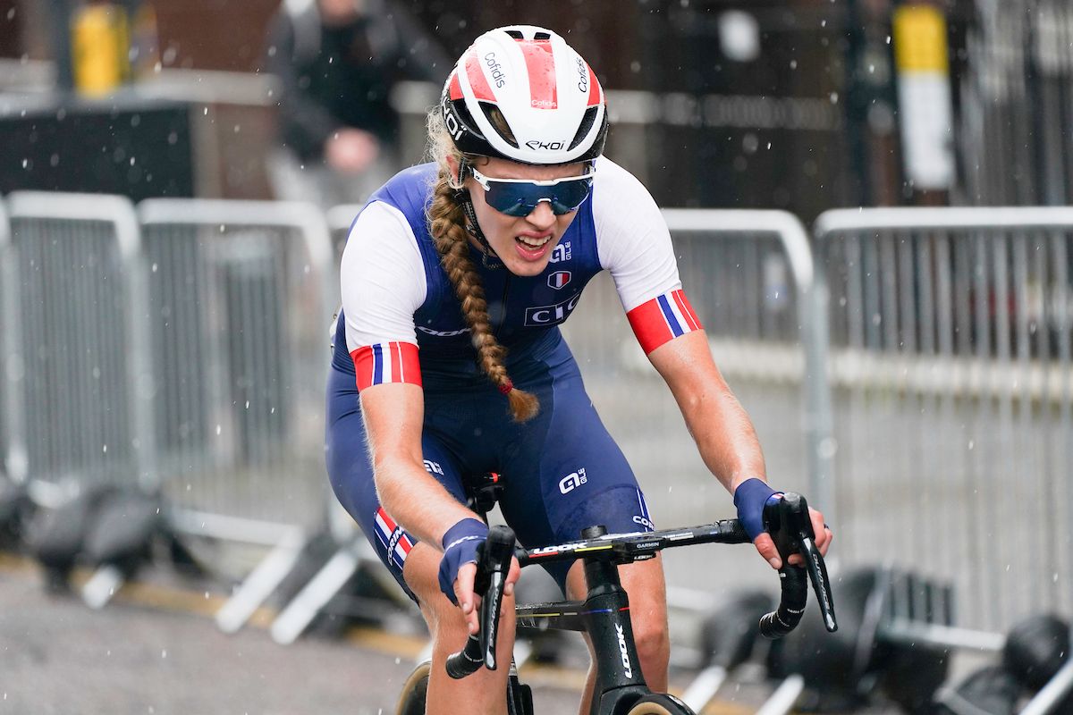 Julie Bego attacks alone in Glasgow