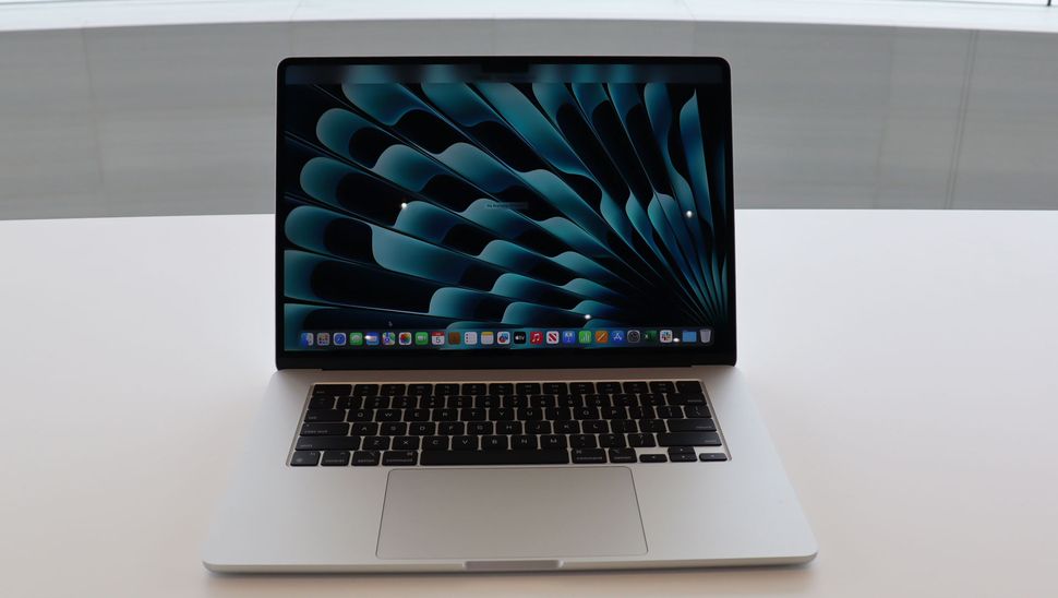 MacBook Air 15-inch (2023) vs MacBook Air 13-inch (2022): which should ...