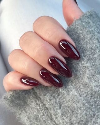 @stephanieyianni_ vinyl nail trend