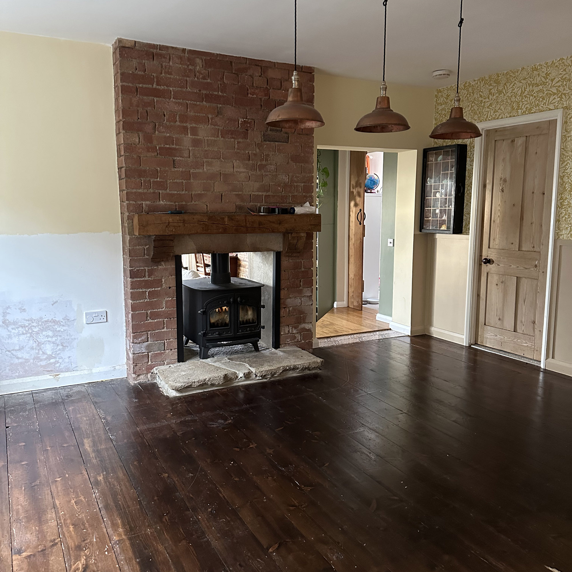 a room emptied and ready for the floor to be sanded