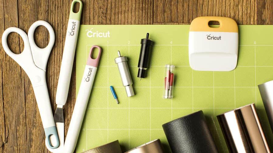 Cricut cutting mat with materials