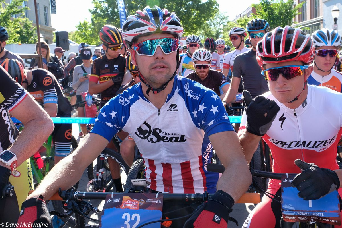 USA Marathon Champion Payson McElveen (Orange Seal) and his Durango training partner Howard Grotts (Specialized) on the front row