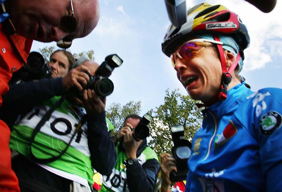 Marta Bastianelli cries with joy after winning in 2007