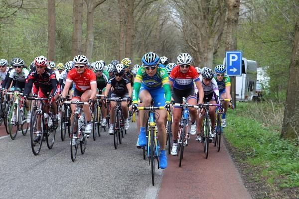 The bunch showed little ambition to close the gap on Crowell