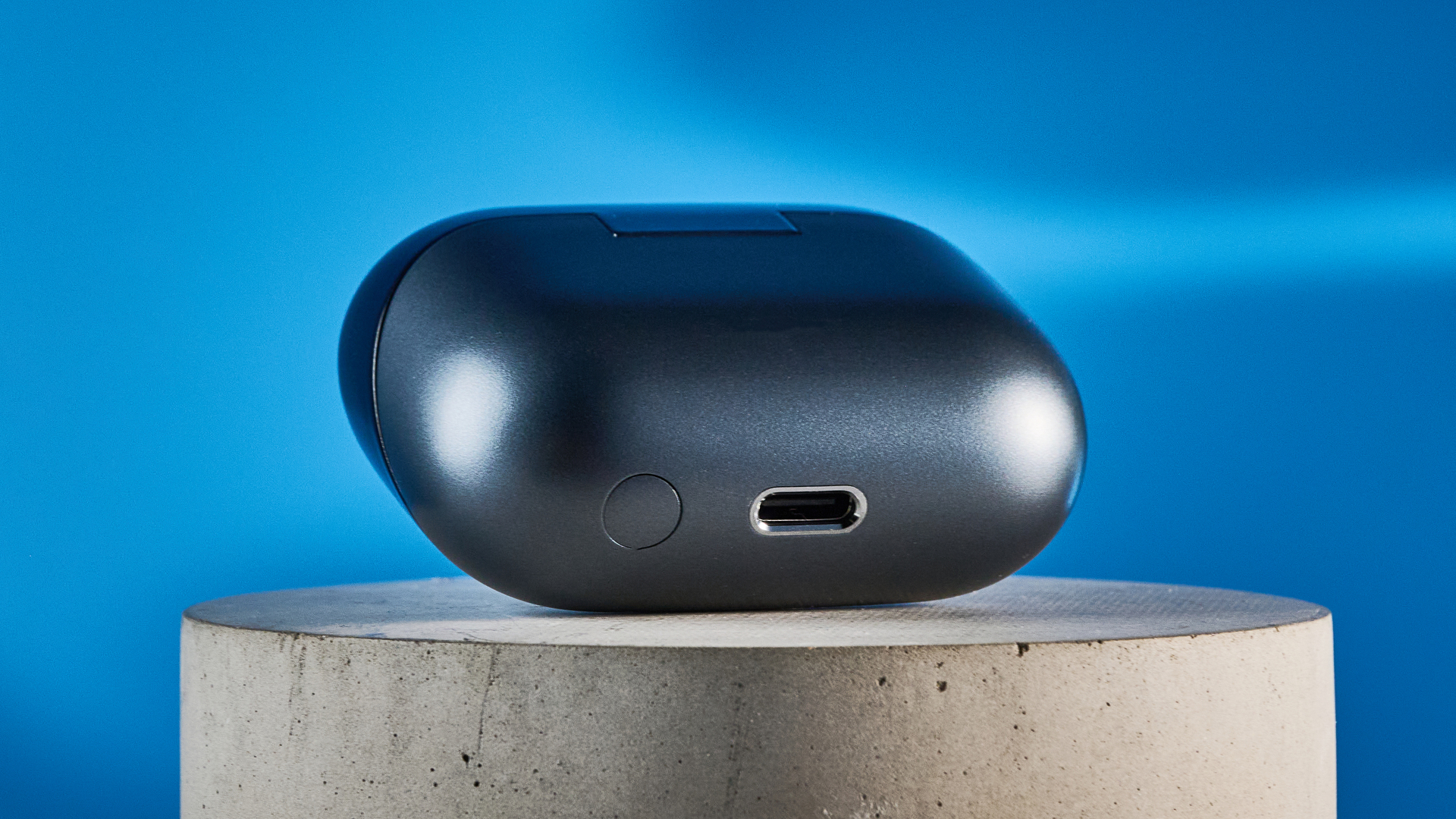 A pair of black Honor Earbuds 4 wireless earbuds
