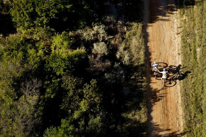 Florian Vogel &amp; Nino Schurter of Scott-Swisspower during the final stage