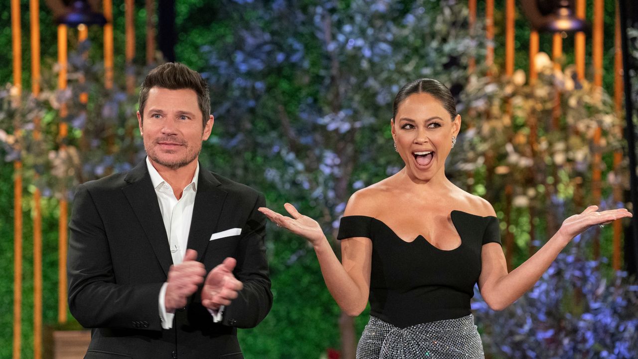 nick and vanessa lachey hosting love is blind