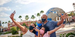 Family photos while wearing a mask at Universal Studios Citywalk