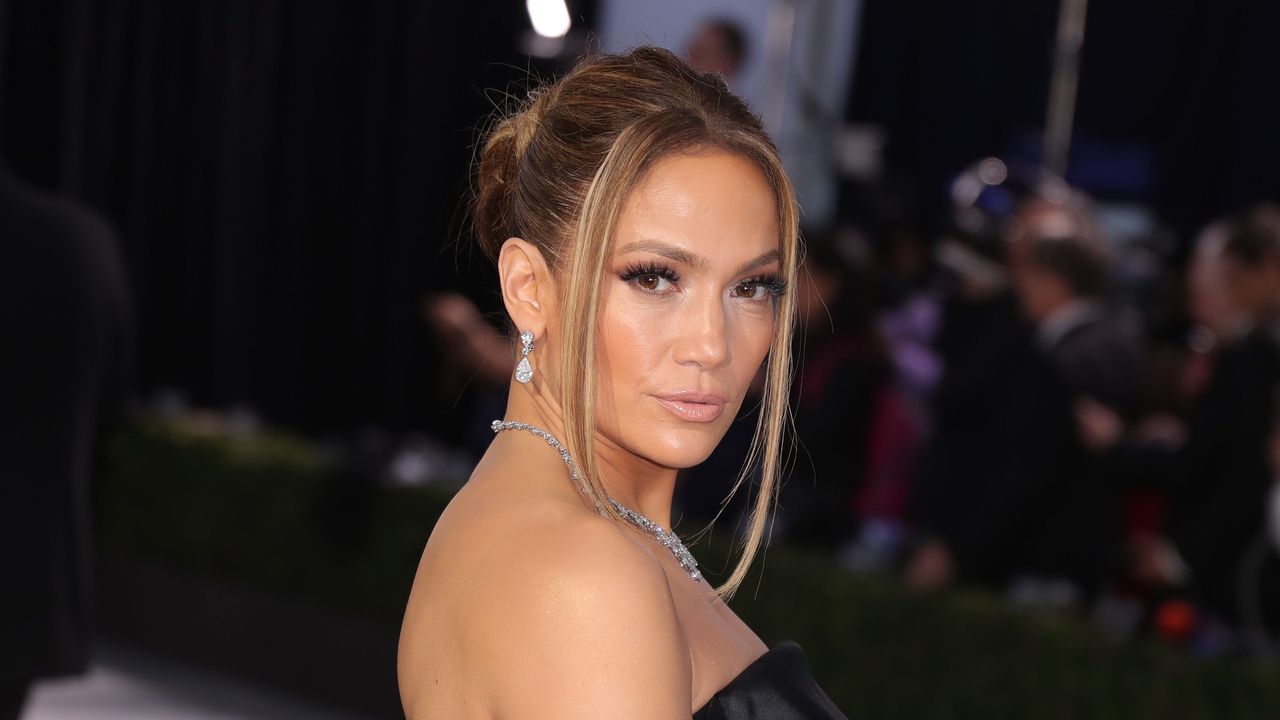 los angeles, california january 19 jennifer lopez attends 26th annual screen actors guild awards at the shrine auditorium on january 19, 2020 in los angeles, california photo by leon bennettgetty images