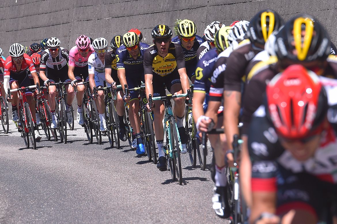 Tom Dumoulin (Sunweb) mid-pack