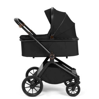 The Altima travel system from Ickle Bubba