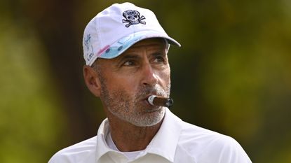 Rocco Mediate smokes a cigar on the golf course