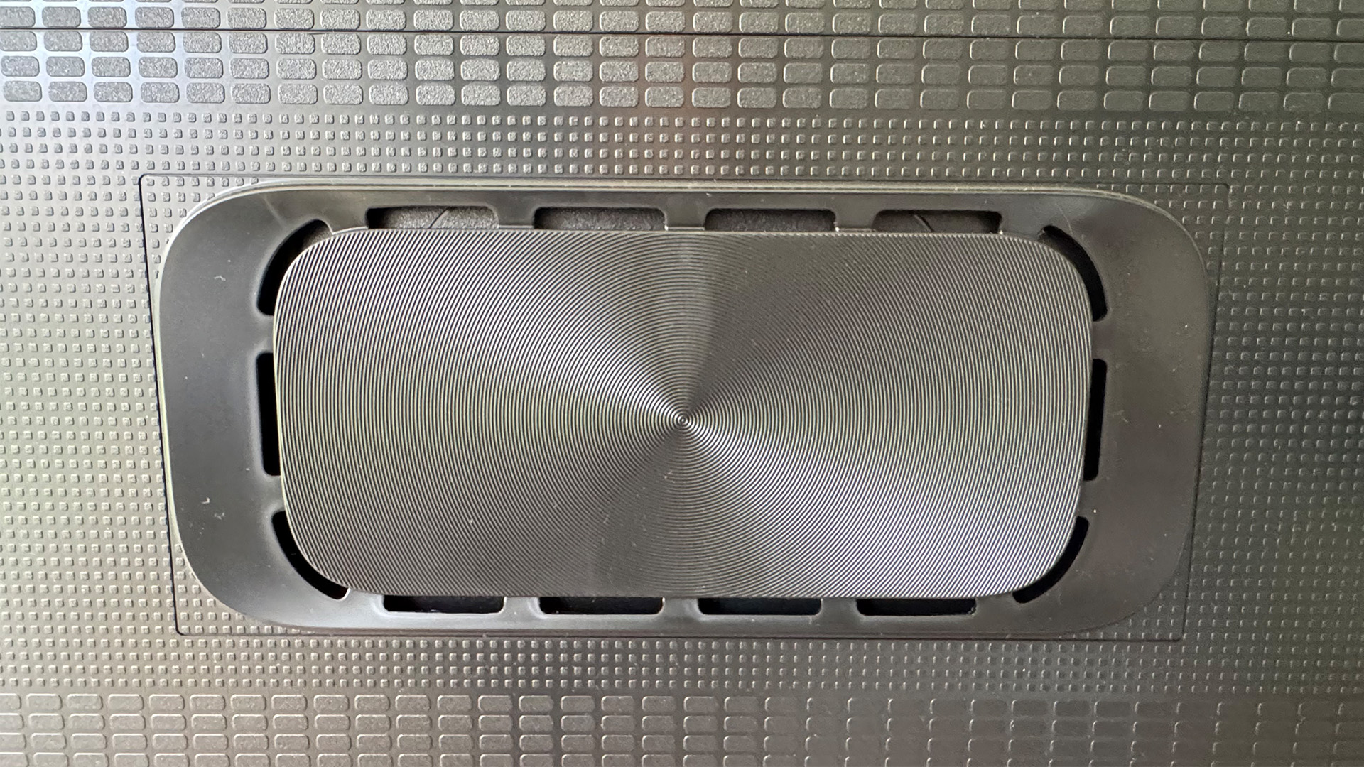 Hisense U7Q Pro Mini LED TV detail of rear speaker