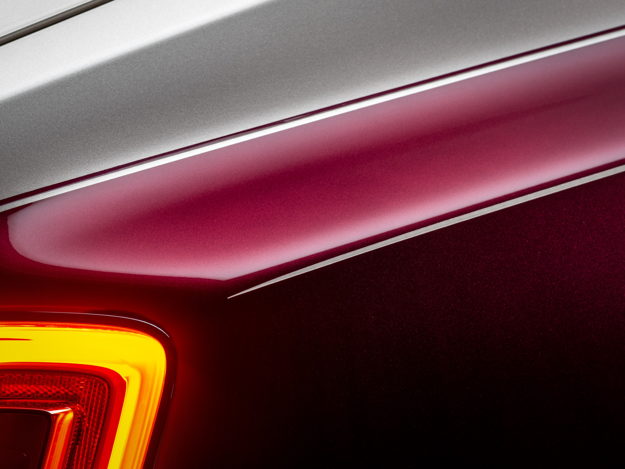 The Phantom Hummingbird has two tone bodywork