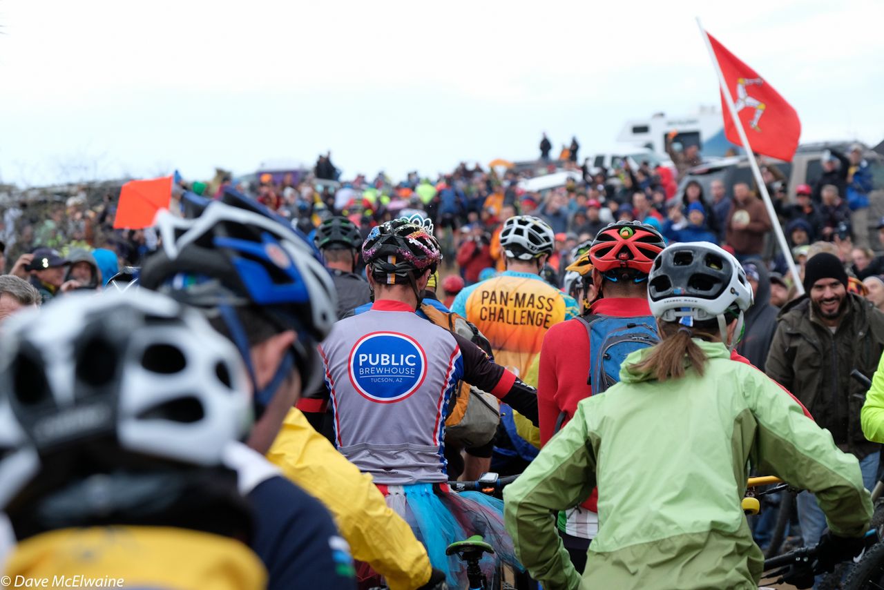 At the start the trail quickly bogged down with hundreds of racers