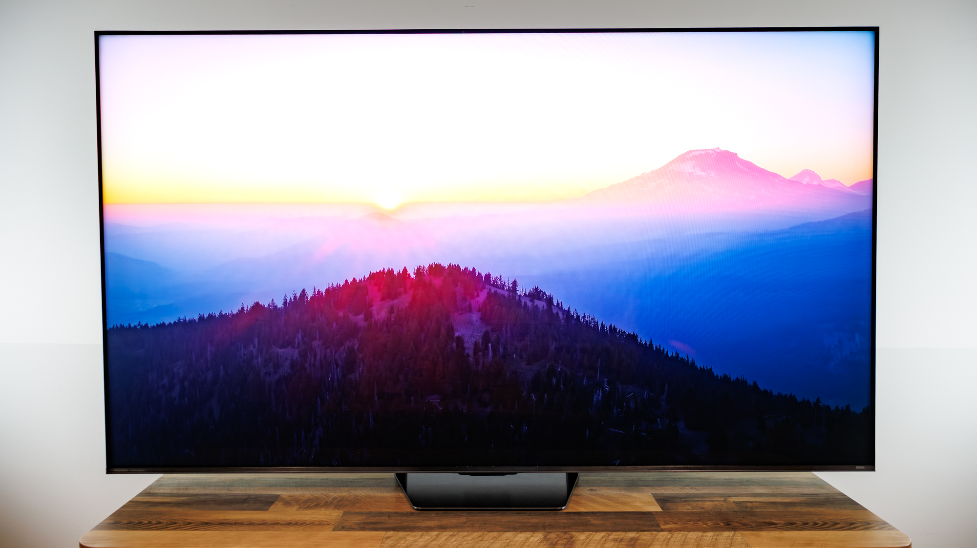A Hisense 75UR8SG RGB MiniLED TV on a desk