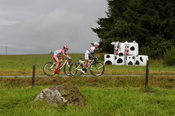 Early breakaways, Emma Pooley (Cervelo Test Team) and Mascha Pijnenborg (Redsun Cycling Team) pass the hay bales which are 'dressed' each year for the race